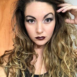 Meet your Posher, Larissa